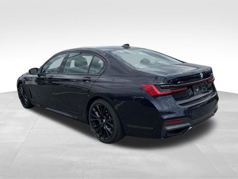 Used 2022 BMW 740i xDrive w/ M Sport Package AWD/4WD image 6