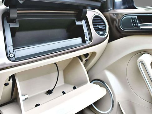 Used 2013 Volkswagen Beetle 2.5 image 23