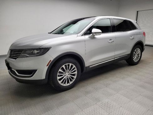 Used 2017 Lincoln MKX Select w/ Select Plus Package AWD/4WD image 2
