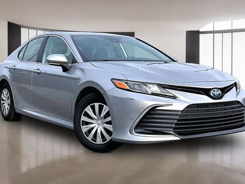 Used 2024 Toyota Camry LE image 3