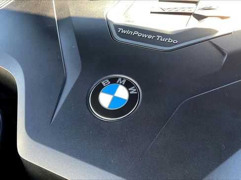 Used 2022 BMW 530i xDrive w/ Premium Package image 34