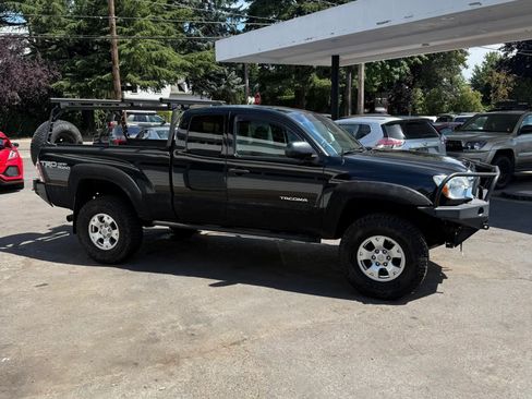 Used 2015 Toyota Tacoma 4x4 Access Cab V6 w/ TRD Off-Road Package image 3