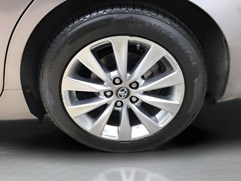 Certified 2017 Toyota Camry XLE FWD image 22