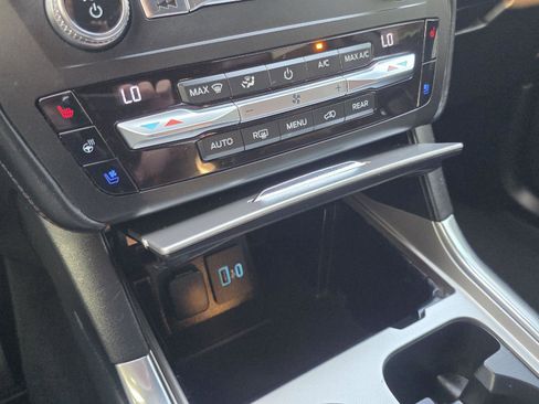 Used 2020 Ford Explorer Platinum w/ Premium Technology Package image 16