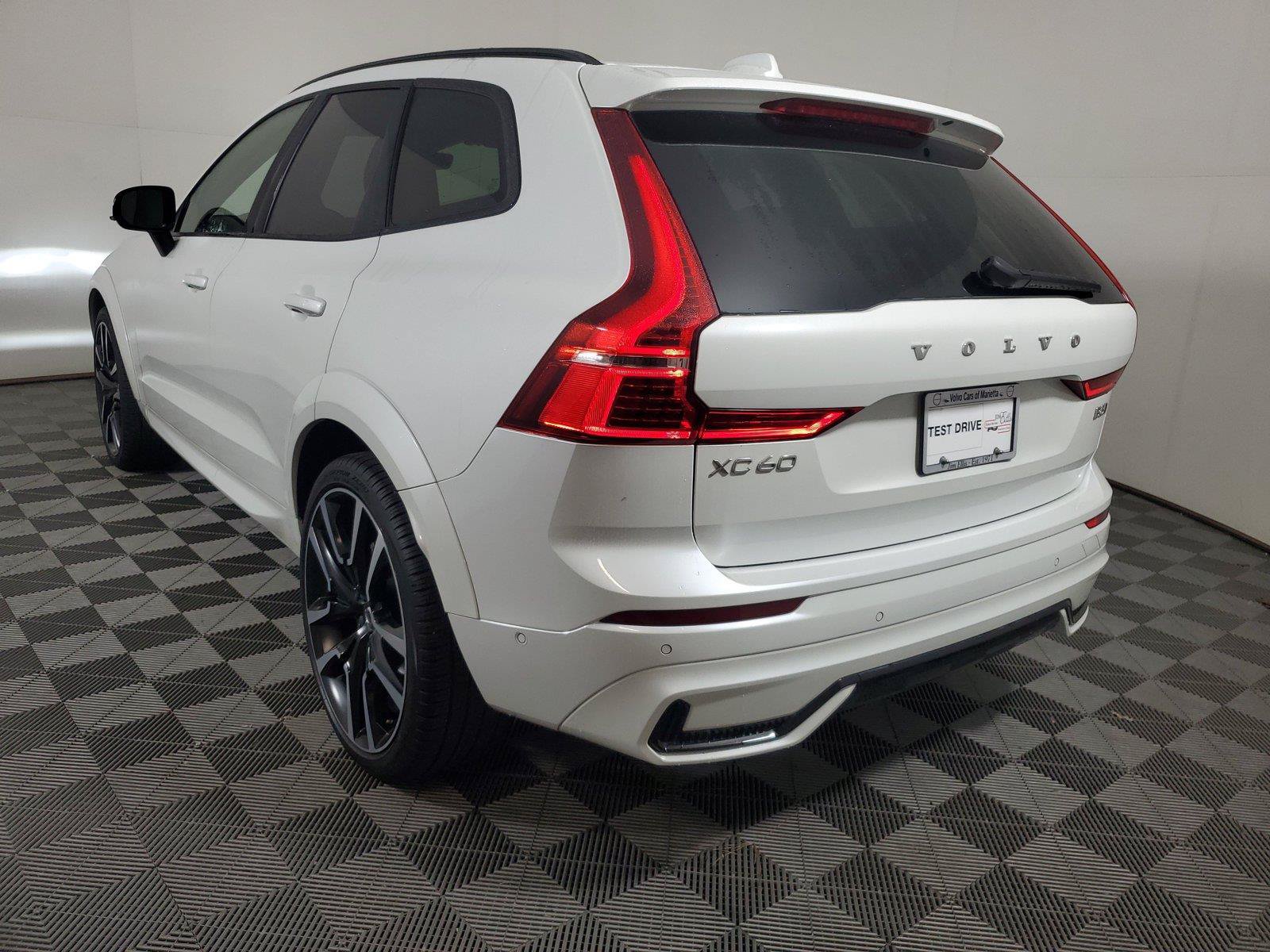 Used 2024 Volvo XC60 B5 Ultimate AWD/4WD image 4