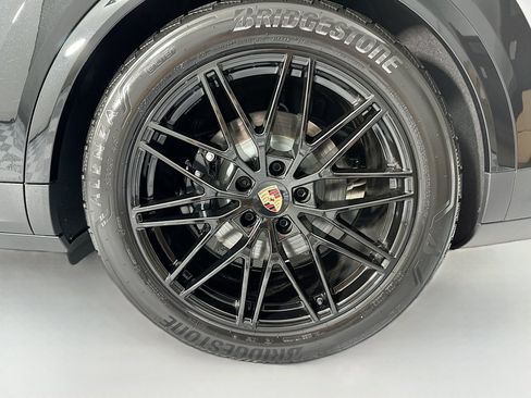 New 2026 Porsche Cayenne AWD/4WD image 32