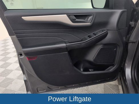 Used 2022 Ford Escape SE w/ SE Sport Appearance Package image 34