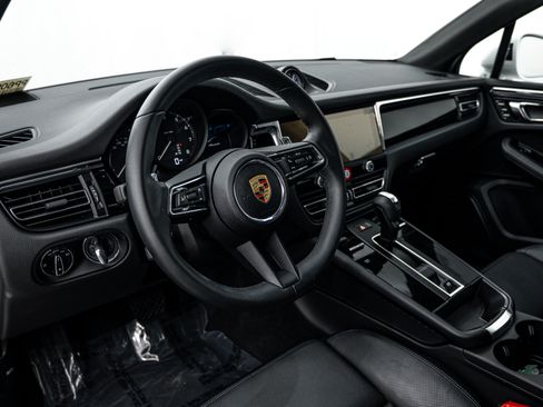 Certified 2025 Porsche Macan AWD/4WD image 15