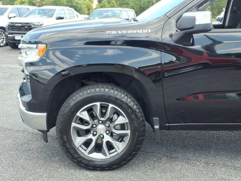 Used 2024 Chevrolet Silverado 1500 LT AWD/4WD image 7