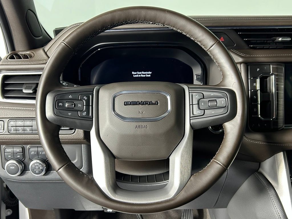 Used 2023 GMC Yukon XL Denali AWD/4WD image 29