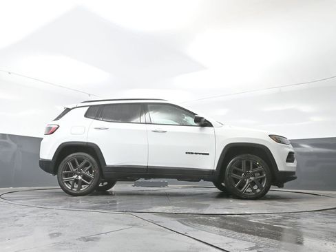New 2026 Jeep Compass Latitude w/ Sun and Sound Group image 33