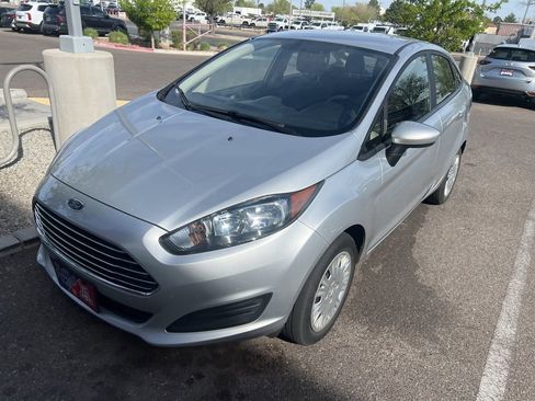 Used 2017 Ford Fiesta S image 2