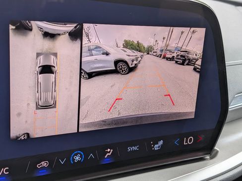 Certified 2024 Chevrolet Traverse LT FWD image 19