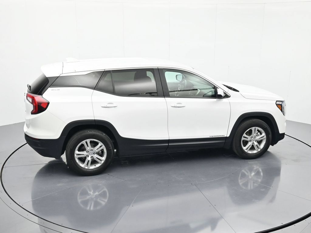 Used 2024 GMC Terrain SLE FWD image 31