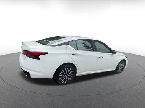 Used 2025 Nissan Altima 2.5 SV FWD image 15