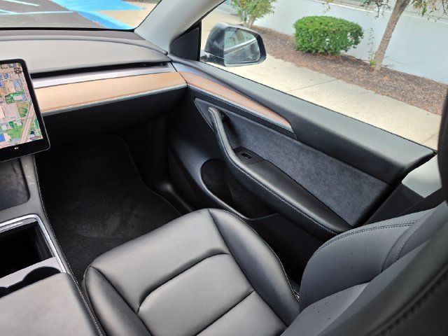 Used 2025 Tesla Model Y Long Range AWD/4WD image 28