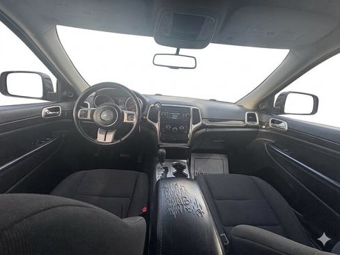 Used 2013 Jeep Grand Cherokee Laredo w/ Laredo E Group image 9