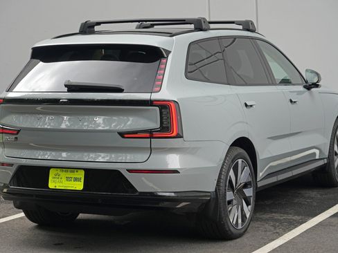 Used 2025 Volvo EX90 Ultra AWD/4WD image 53