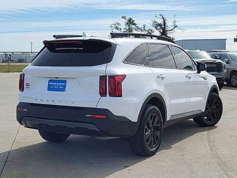 Used 2022 Kia Sorento S w/ Panoramic Sunroof Package image 5