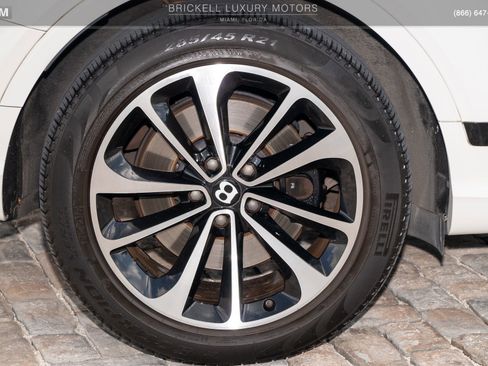 Used 2021 Bentley Bentayga Plug-In Hybrid AWD/4WD image 45