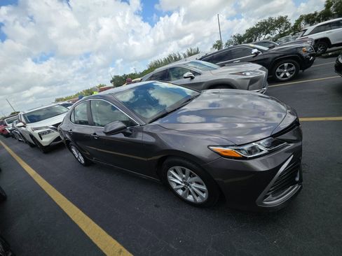 Used 2023 Toyota Camry LE FWD image 4