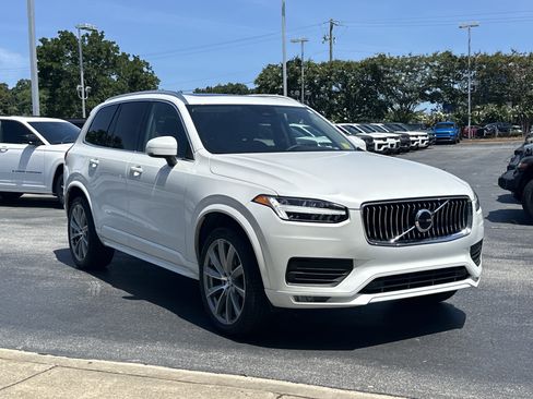 Used 2023 Volvo XC90 B5 Core w/ Protection Package AWD/4WD image 2
