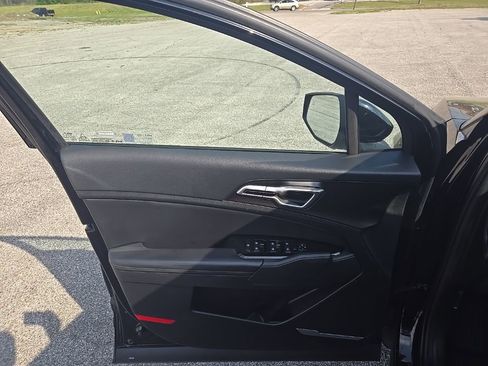 Used 2023 Kia Sportage EX image 16