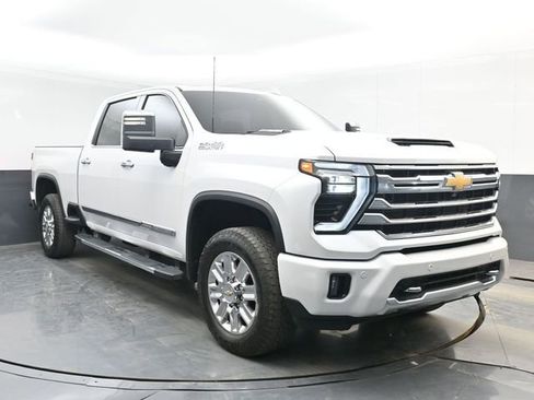 Used 2025 Chevrolet Silverado 2500 High Country w/ Technology Package AWD/4WD image 2