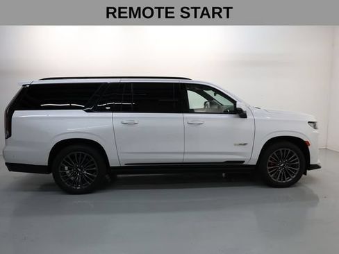 Used 2024 Cadillac Escalade ESV V w/ Heavy-Duty Trailer Package AWD/4WD image 28