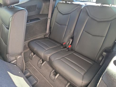 Used 2023 Cadillac XT6 Premium Luxury image 35