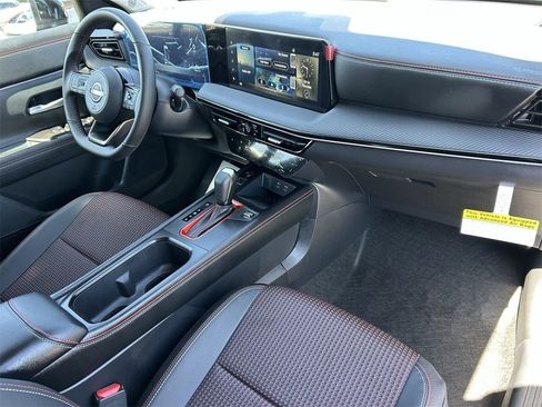 New 2025 Nissan Kicks SR image 12