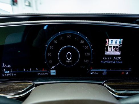 Used 2021 Cadillac Escalade Sport w/ Driver Assist Tech Package image 40