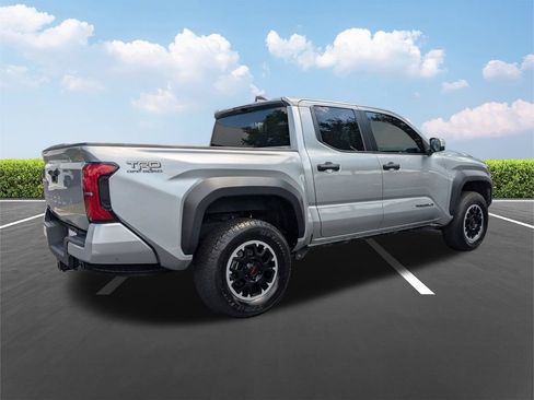 Certified 2024 Toyota Tacoma TRD Off-Road AWD/4WD image 5