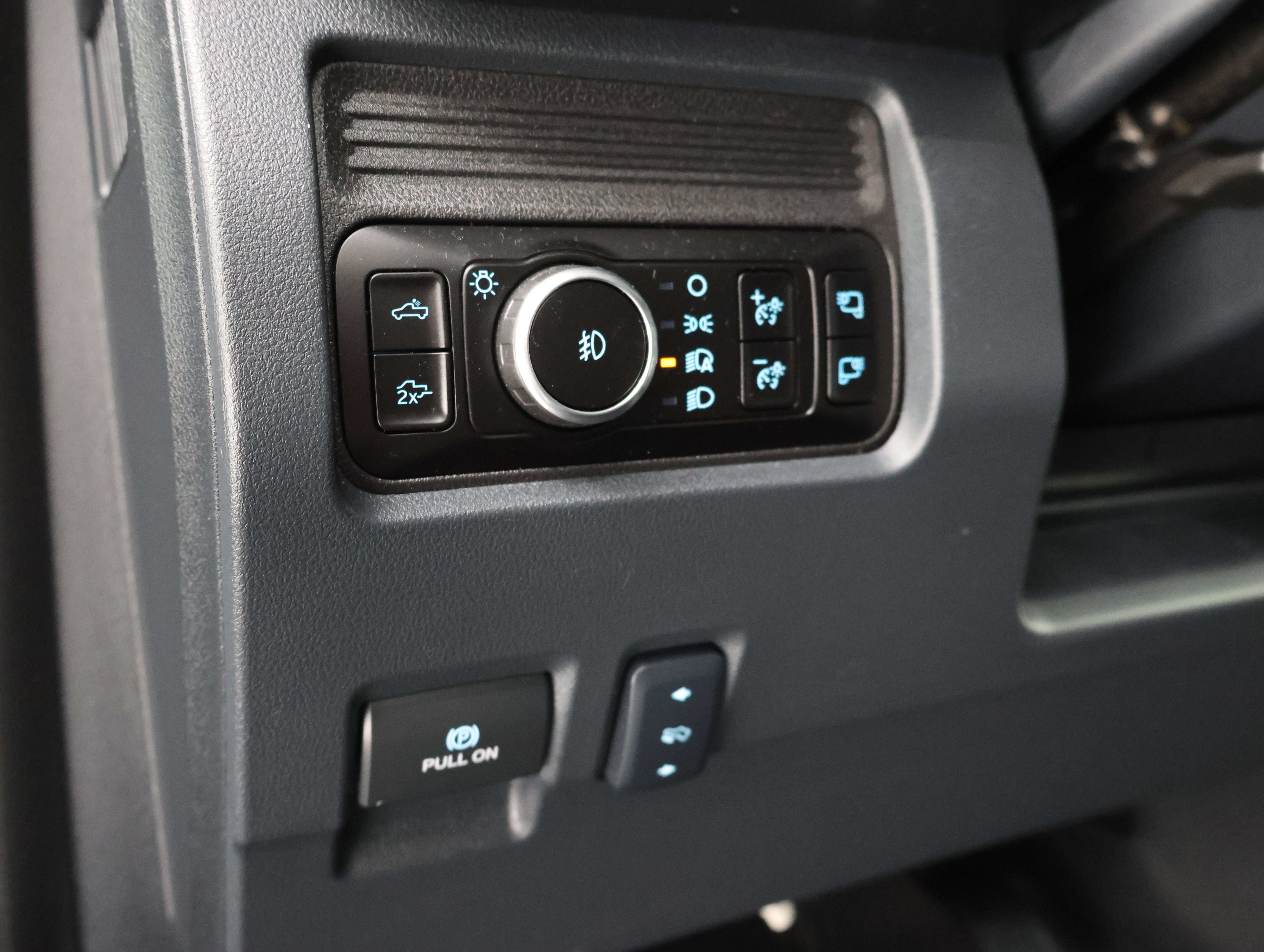 Used 2025 Ford F250 Lariat w/ Lariat Ultimate Package AWD/4WD image 49