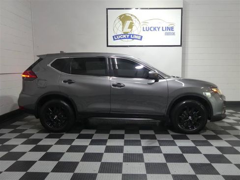 Used 2017 Nissan Rogue S AWD/4WD image 6
