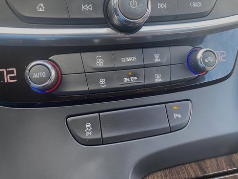 Used 2017 Buick LaCrosse Preferred image 12