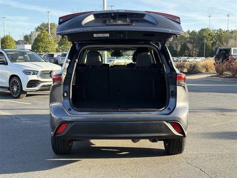 Used 2023 Toyota Highlander XLE image 15
