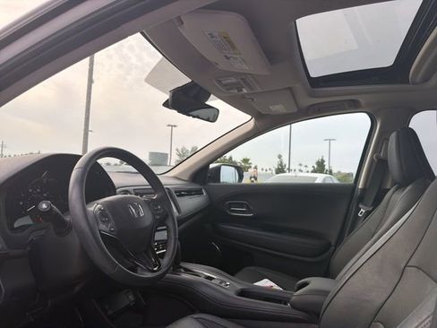 Used 2020 Honda HR-V Touring image 4