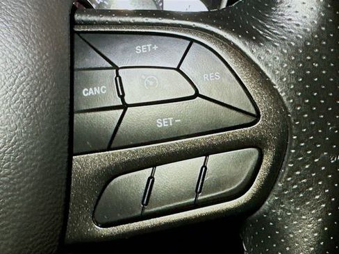 Certified 2022 Dodge Challenger R/T image 33