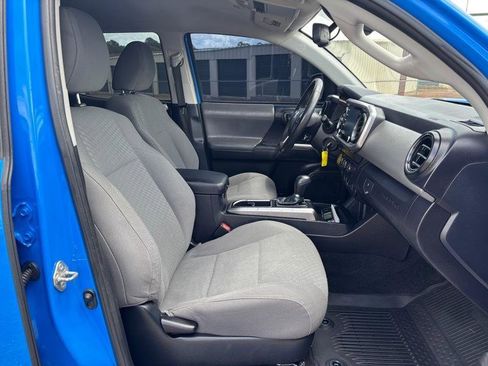 Used 2020 Toyota Tacoma SR5 RWD image 17