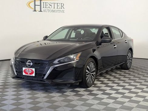 Used 2024 Nissan Altima 2.5 SV FWD image 4