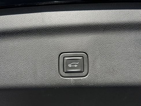 Certified 2023 GMC Yukon Denali image 48