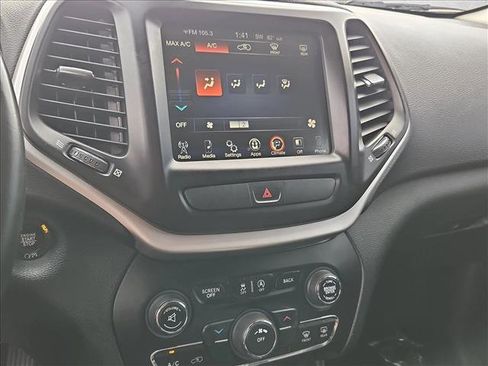 Used 2018 Jeep Cherokee Latitude Plus image 14