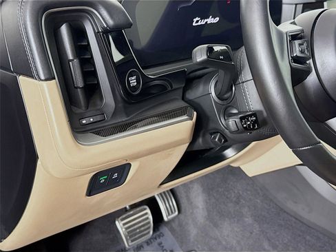 Used 2025 Porsche Cayenne Turbo image 10