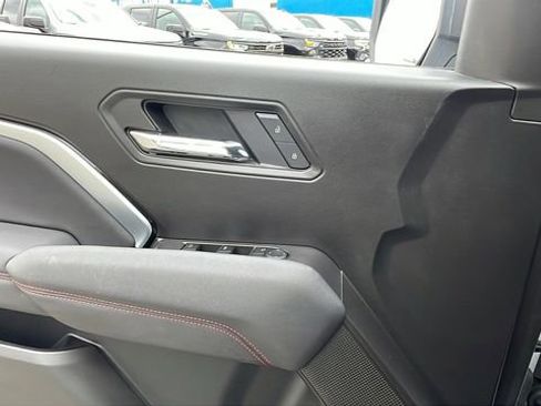 Used 2025 Chevrolet Colorado Z71 AWD/4WD image 26
