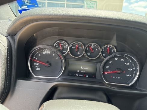 Used 2021 Chevrolet Silverado 1500 LT Trail Boss w/ Convenience Package II AWD/4WD image 2