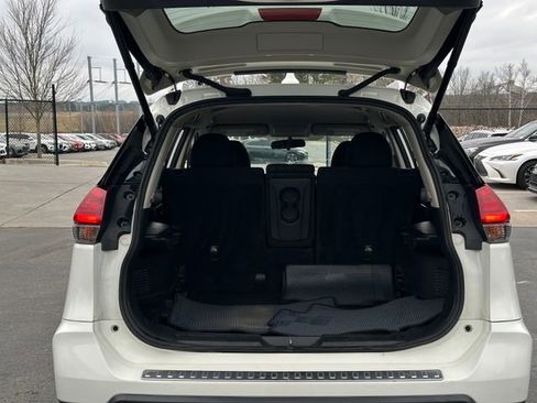 Used 2017 Nissan Rogue SV w/ SV Premium Package image 31