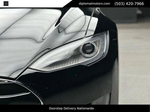 Used 2012 Tesla Model S Signature Performance image 12