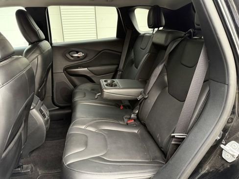 Used 2020 Jeep Cherokee Limited image 24