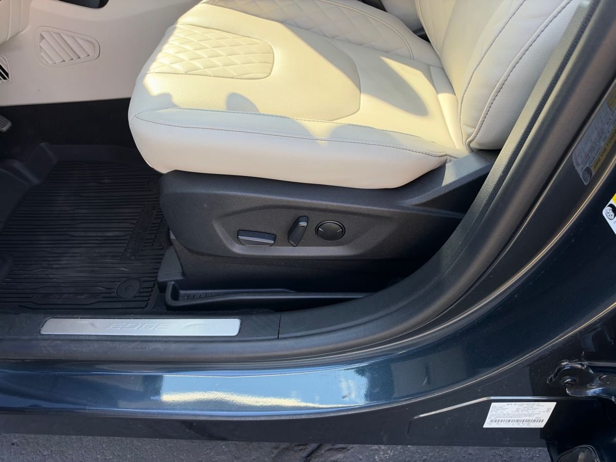 Used 2024 Ford Edge Titanium w/ Equipment Group 301A AWD/4WD image 24
